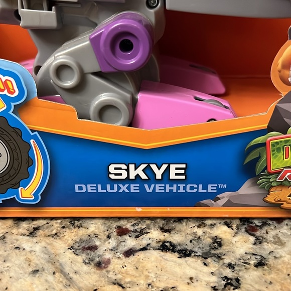 PAW Patrol Dino Rescue SKYE Deluxe Vehicle - Picture 6 of 10